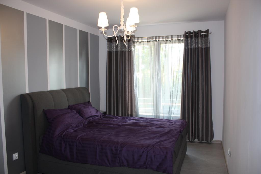 U-Stay Bond Apartament 코워브제크 외부 사진
