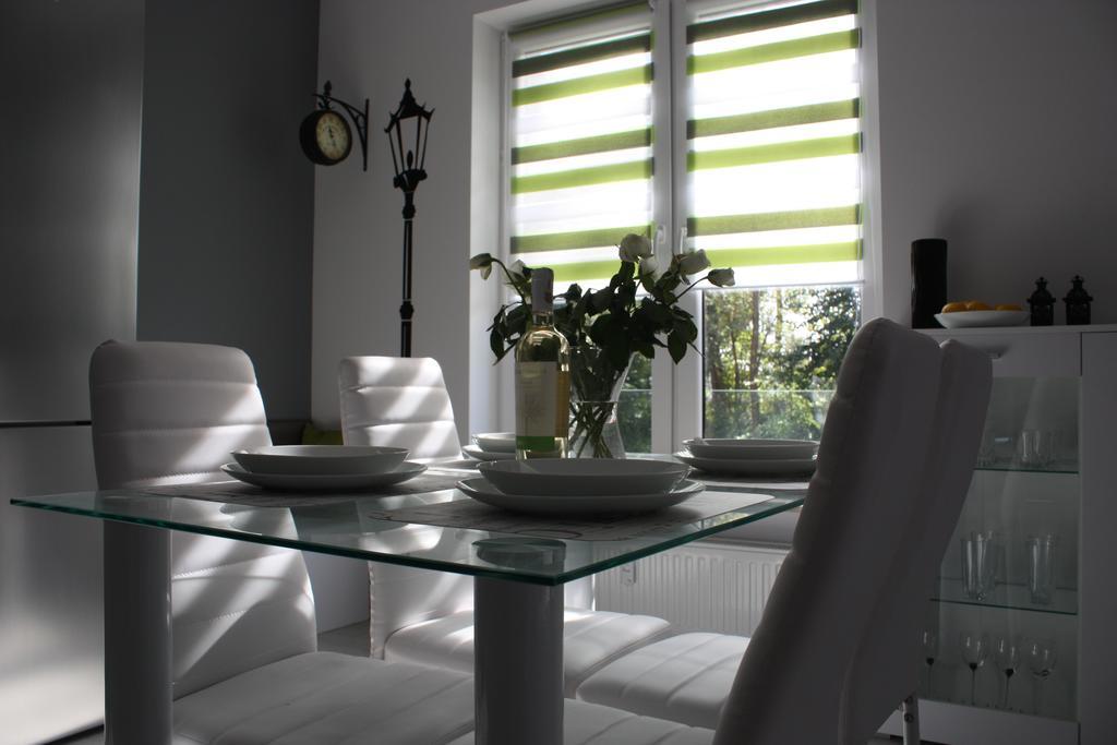U-Stay Bond Apartament 코워브제크 외부 사진