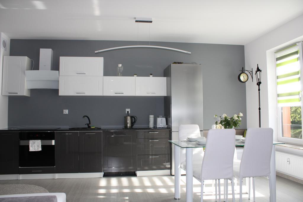 U-Stay Bond Apartament 코워브제크 외부 사진